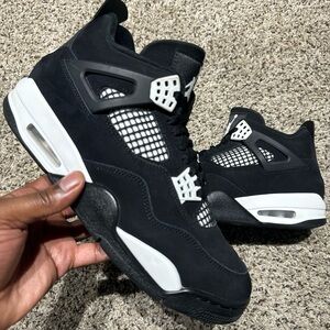 Jordan 4 White Thunder